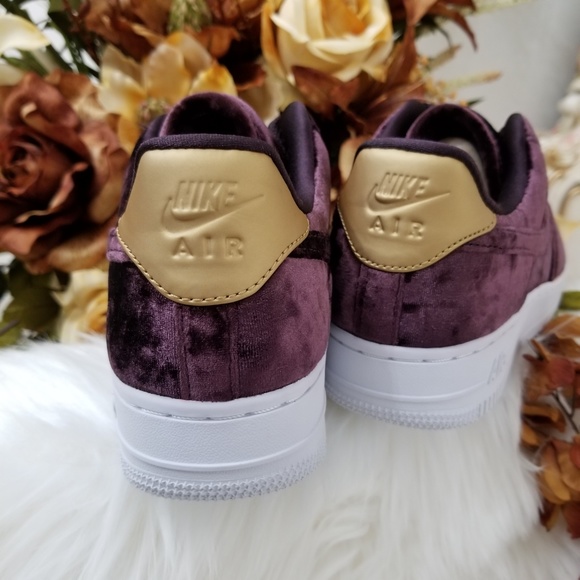 Nike Air Force 1 '07 Premium Velvet Shoes - Picture 7 of 8